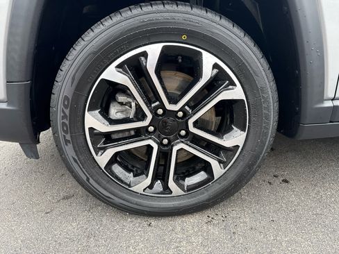 Used 2023 Jeep Compass Limited image 9