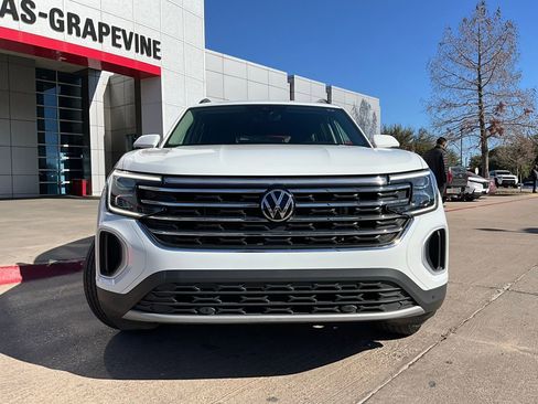 Used 2025 Volkswagen Atlas SE image 4