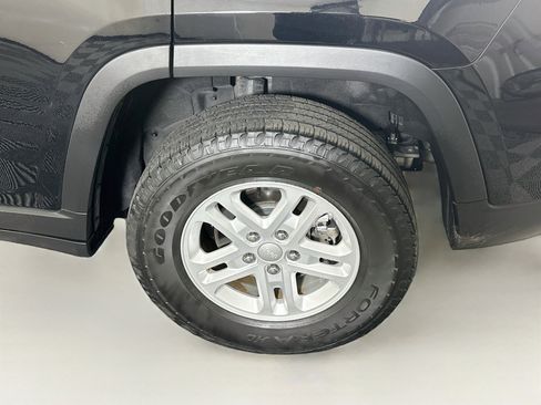 Used 2023 Jeep Grand Cherokee Laredo w/ Trailer Tow Prep Group (B) AWD/4WD image 11