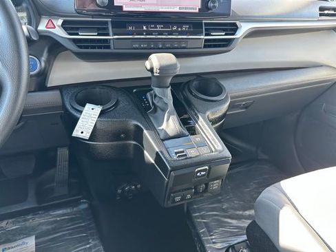 Used 2024 Toyota Sienna LE image 22