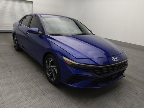 Used 2025 Hyundai Elantra SEL FWD image 13