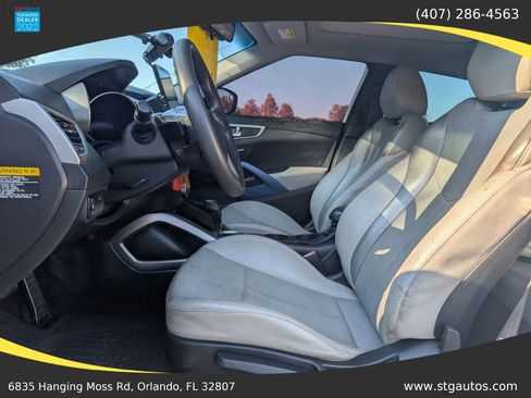 Used 2013 Hyundai Veloster w/ Style Pkg FWD image 23
