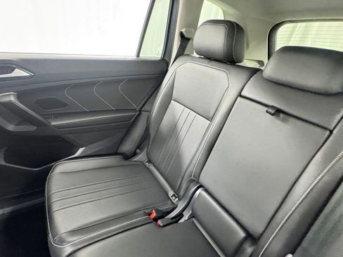 Used 2024 Volkswagen Tiguan SE AWD/4WD image 14