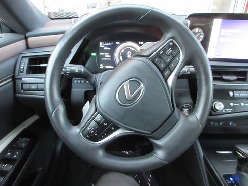 Used 2025 Lexus ES 300h w/ Premium Package image 33