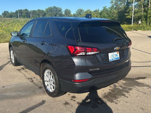 Used 2022 Chevrolet Equinox LS w/ LS Convenience Package AWD/4WD image 3