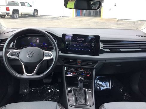 Used 2025 Volkswagen Jetta SE FWD image 22