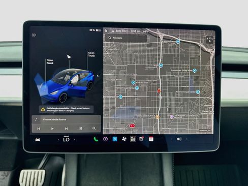 Used 2022 Tesla Model Y Performance AWD/4WD image 9