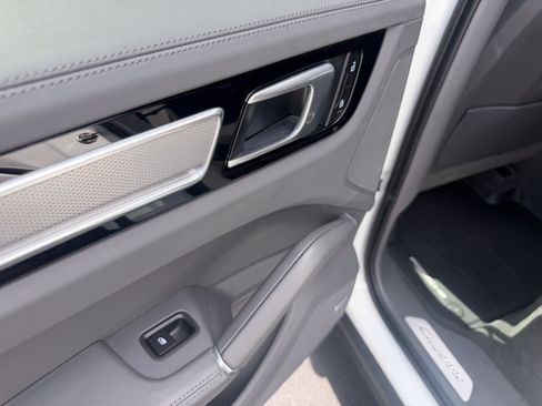 Certified 2023 Porsche Cayenne Platinum Edition AWD/4WD image 22