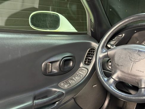 Used 2002 Chevrolet Corvette Coupe w/ Preferred Equipment Group2 image 14