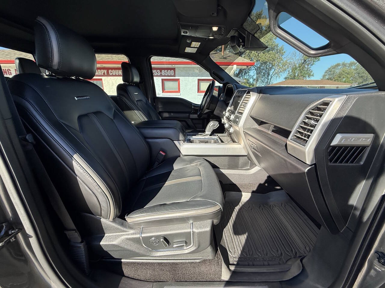 Used 2017 Ford F150 Platinum w/ Equipment Group 701A Luxury AWD/4WD image 18
