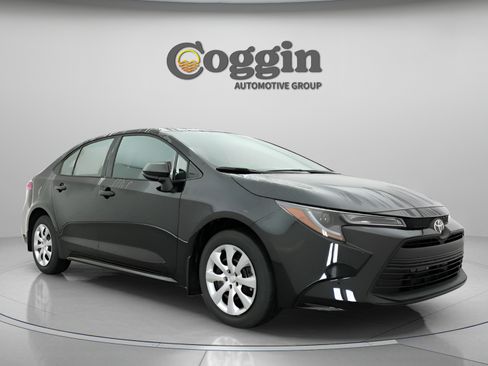 Used 2026 Toyota Corolla LE FWD image 25