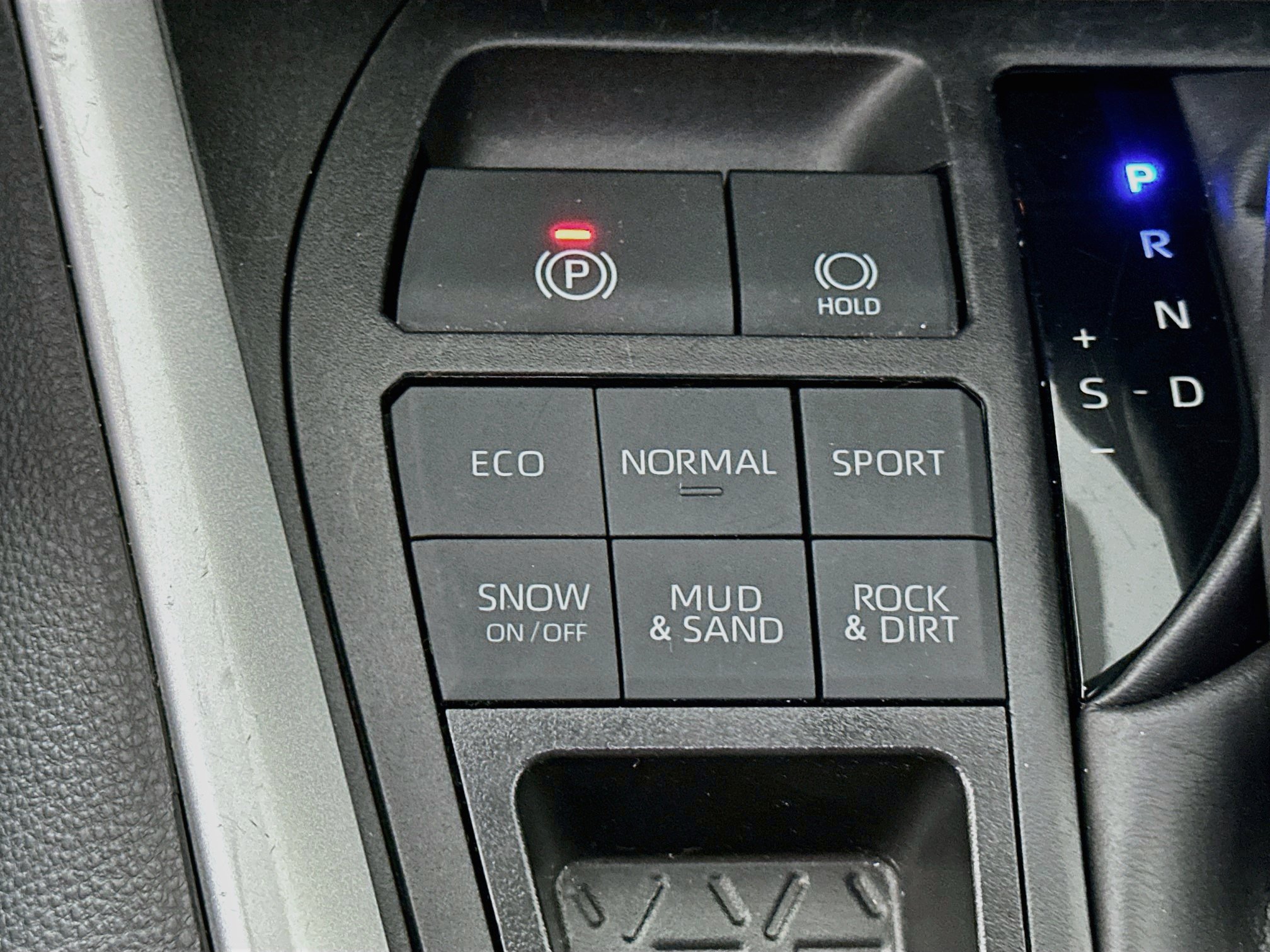 Used 2025 Toyota RAV4 LE AWD/4WD image 25