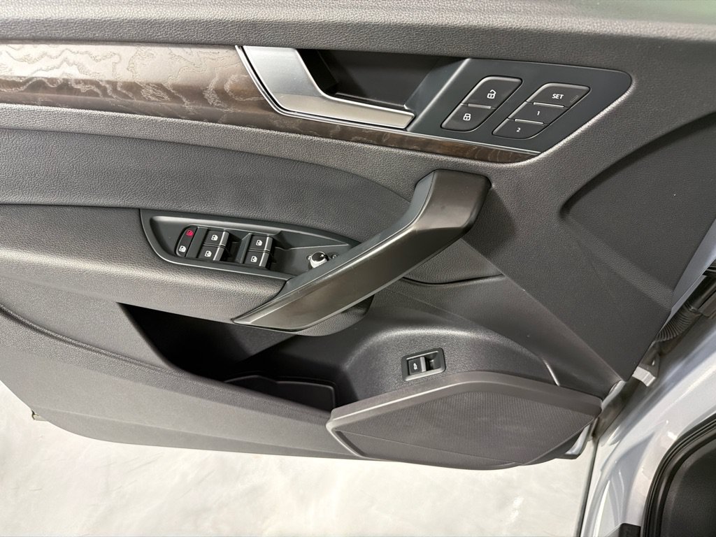 Used 2018 Audi Q5 2.0T Premium Plus w/ Premium Plus Package AWD/4WD image 9
