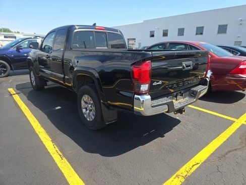 Used 2018 Toyota Tacoma SR5 AWD/4WD image 4