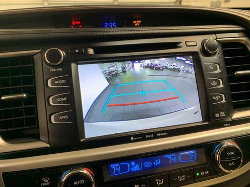 Used 2017 Toyota Highlander XLE image 5