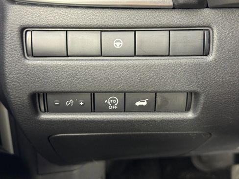 Used 2023 Nissan Rogue SV w/ SV Premium B Package image 17