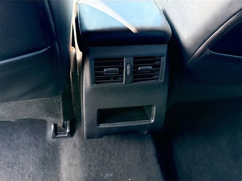 Used 2023 Mitsubishi Outlander SE image 28