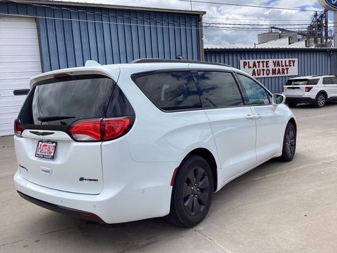 Used 2020 Chrysler Pacifica Limited w/ Advanced Safetytec Group FWD image 3