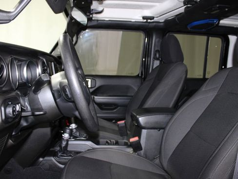 Used 2023 Jeep Gladiator Sport image 16