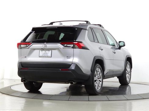 Used 2023 Toyota RAV4 XLE Premium image 7