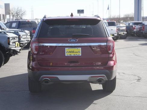 Used 2017 Ford Explorer XLT w/ Equipment Group 201A image 7