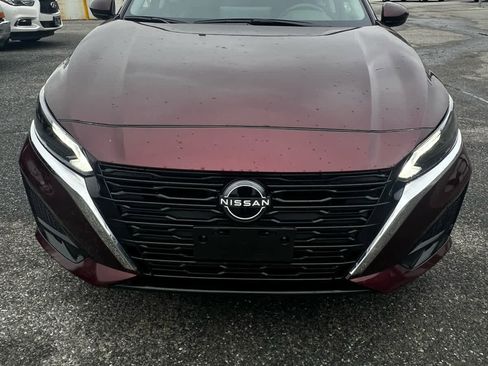 Used 2024 Nissan Altima 2.5 SV w/ SV Premium Package image 8