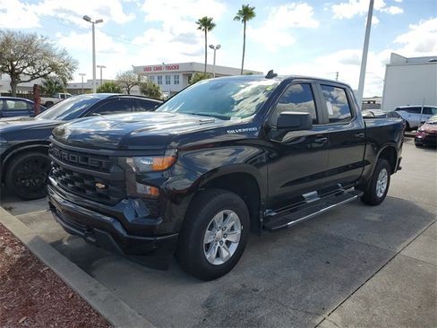 Used 2024 Chevrolet Silverado 1500 Custom image 2