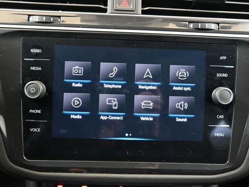 Certified 2024 Volkswagen Tiguan SE R-Line image 31