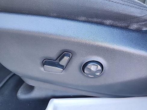 Certified 2022 Chrysler Voyager LX image 31