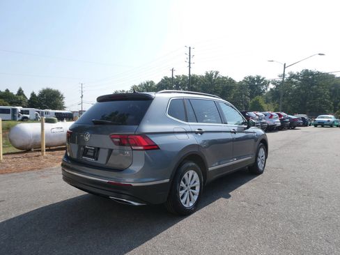 Used 2018 Volkswagen Tiguan SE AWD/4WD image 5