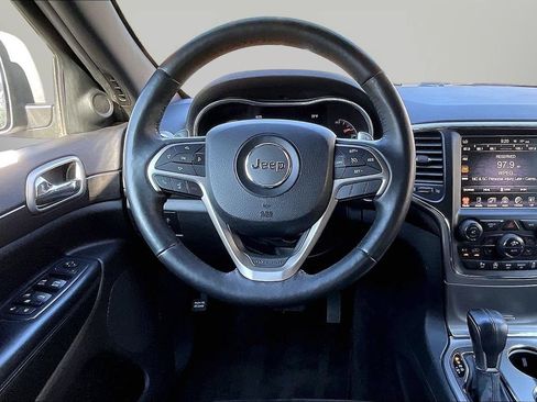 Used 2017 Jeep Grand Cherokee Altitude RWD image 11