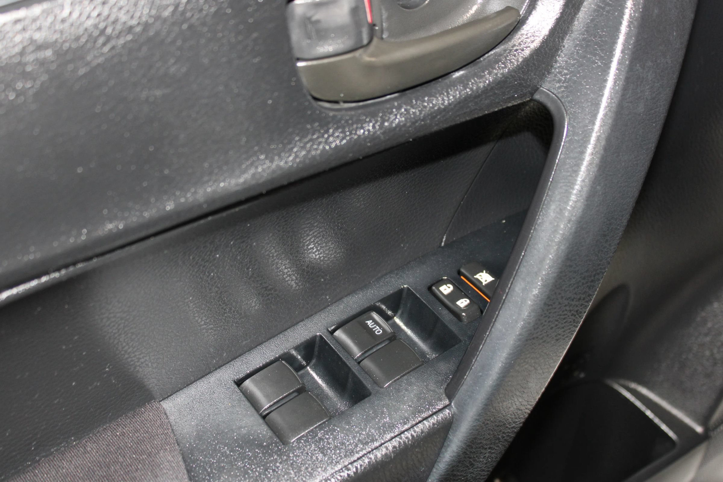 Used 2014 Toyota Corolla L FWD image 9