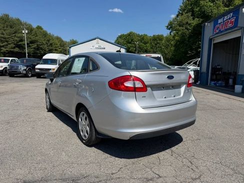 Used 2013 Ford Fiesta SE FWD image 3