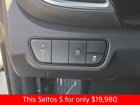 Used 2025 Kia Seltos S image 31