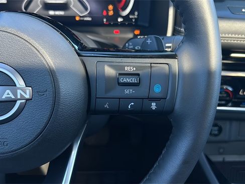 Used 2024 Nissan Rogue SL w/ SL Premium Package image 14