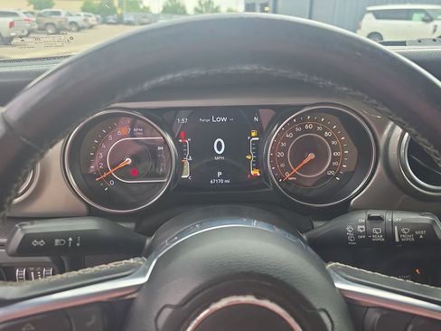 Used 2020 Jeep Wrangler Unlimited Sahara AWD/4WD image 24