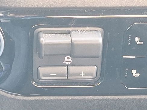 Used 2025 Chevrolet Silverado 1500 LT image 39