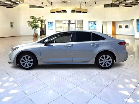 Used 2022 Toyota Corolla LE FWD image 4