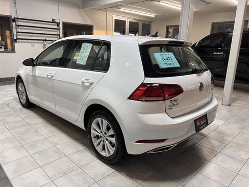 Used 2019 Volkswagen Golf SE image 2