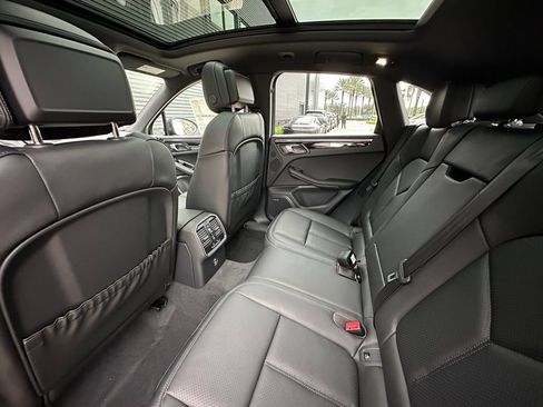 Certified 2026 Porsche Macan S AWD/4WD image 34