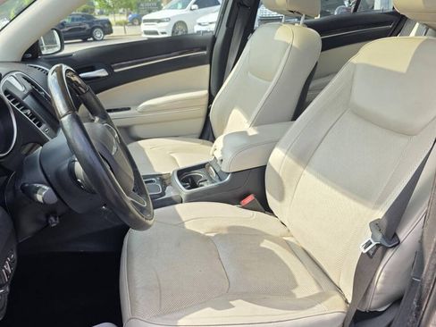 Used 2016 Chrysler 300 C AWD/4WD image 18