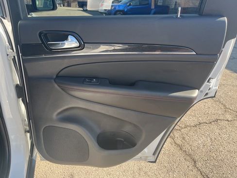 Used 2020 Jeep Grand Cherokee Trailhawk image 32