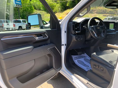 Used 2025 Chevrolet Silverado 3500 LT w/ Convenience Package AWD/4WD image 19