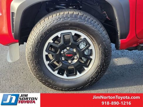 Used 2025 Toyota Tacoma TRD Off-Road image 13