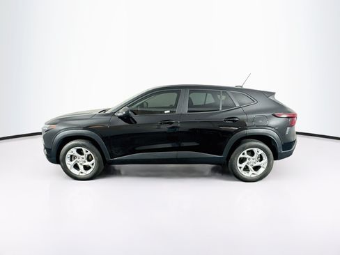 Used 2024 Chevrolet Trax LS w/ LS Convenience Package FWD image 4