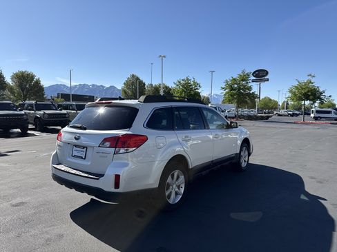 Used 2013 Subaru Outback 2.5i Premium AWD/4WD image 4