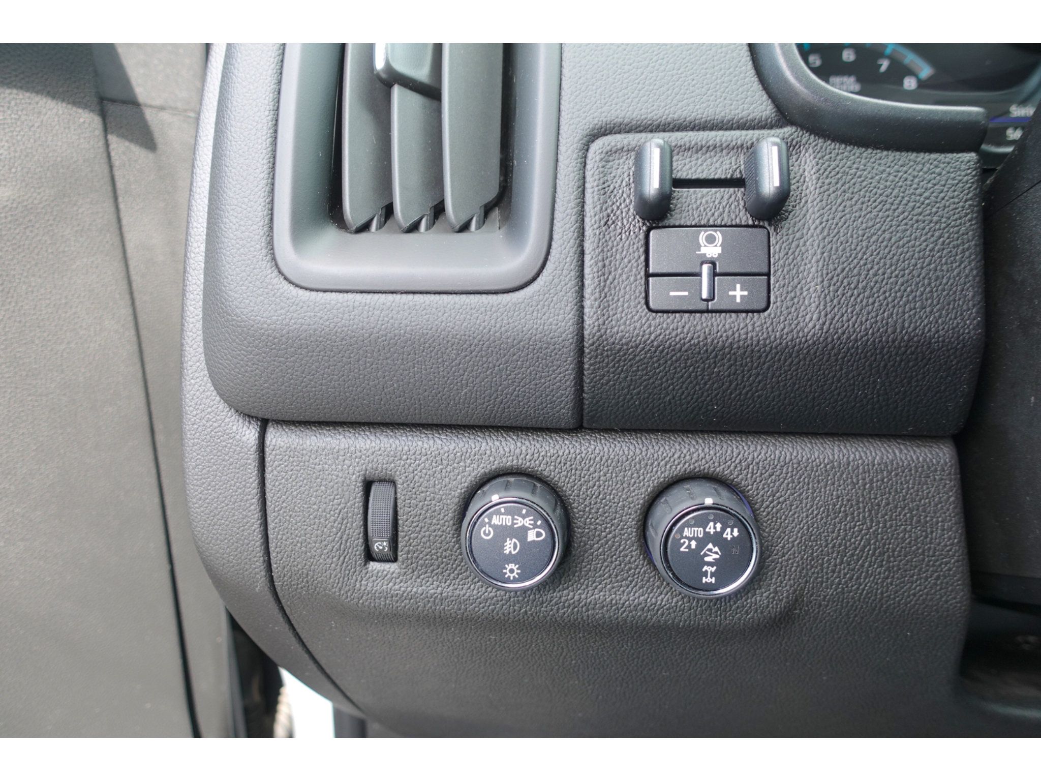 Used 2022 Chevrolet Colorado ZR2 w/ Colorado ZR2 Bison Edition AWD/4WD image 12
