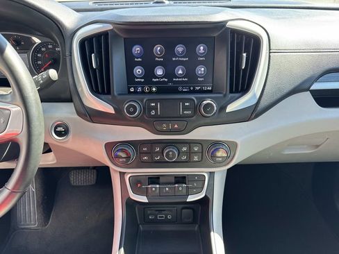Used 2024 GMC Terrain SLT image 25