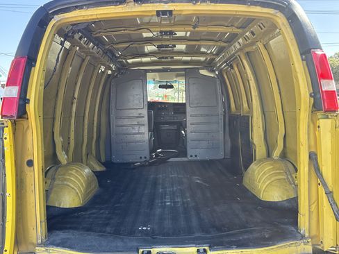 Used 2019 Chevrolet Express 2500 image 7