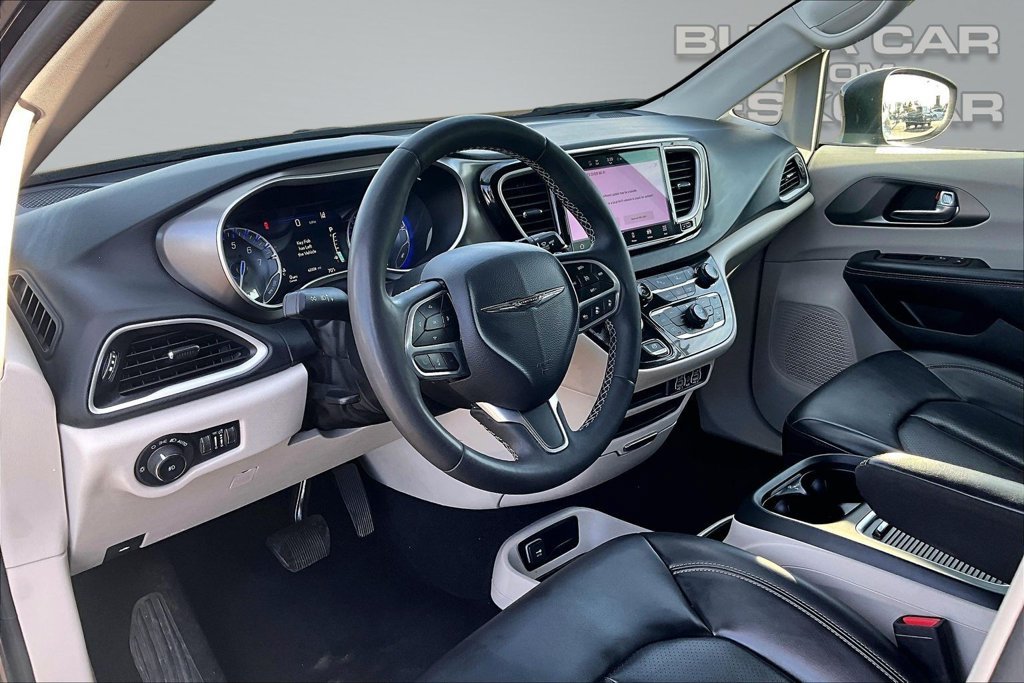 Used 2023 Chrysler Pacifica Touring-L FWD image 14